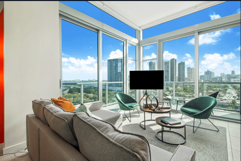 Biscayne Boulevard Apartment detail view 1