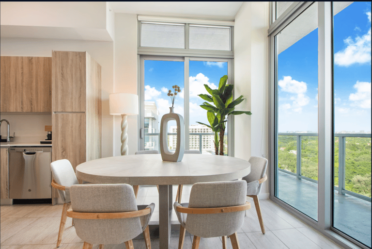 Biscayne Boulevard Apartment detail view 3
