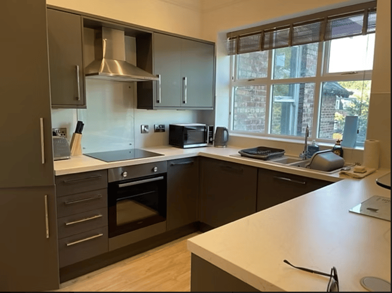 Didsbury Park Apartments - image 1