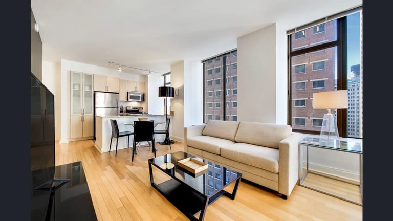 Hanover Square Apartments - image 1
