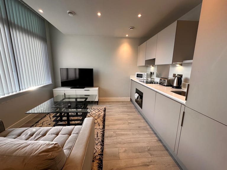 Bracknell Centre Apartment detail view 1