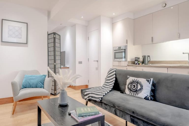 Tower Hill Apartments - image 1