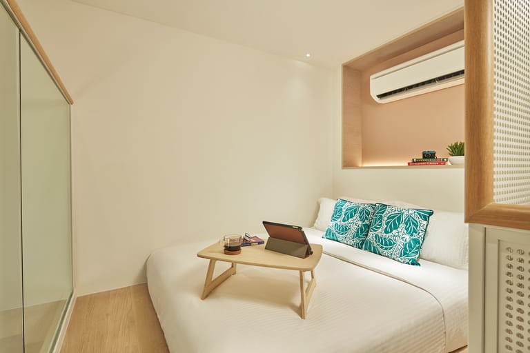 Raffles Place Apartments detail view 2
