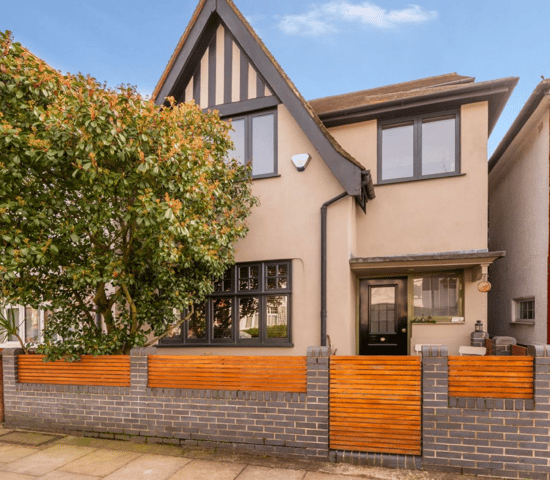 Dingwell 5 Bedroom House - image 1