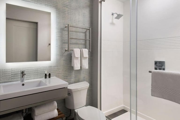 Town Suites NY Brooklyn - image 1