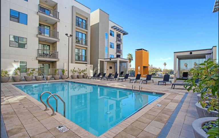 Mason Oliver Apartment - image 1