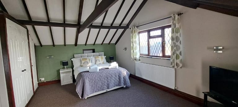 Yaxley Four Bed Holiday Home detail view 2