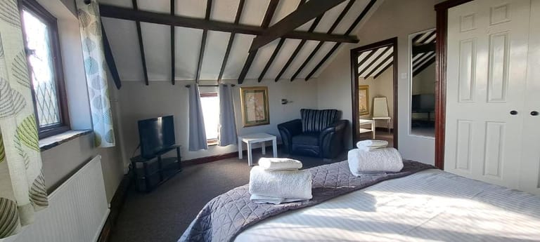 Yaxley Four Bed Holiday Home detail view 3