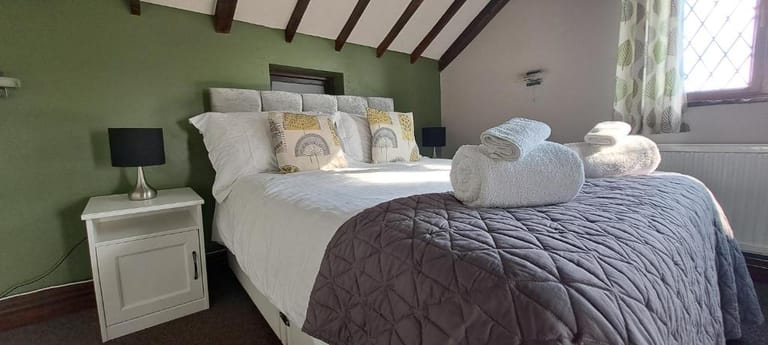 Yaxley Four Bed Holiday Home detail view 4