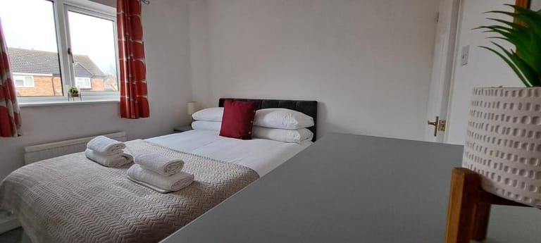 Sawtry Holiday Home - image 1