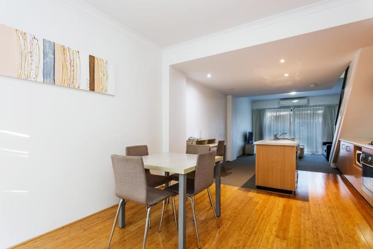 Perth Central Apartment Hotel - image 1