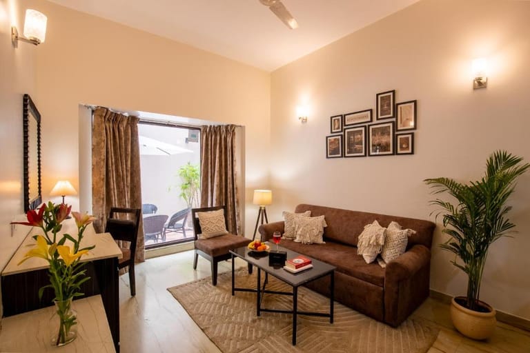 Bed Chambers Apartments Sector 40 - image 1