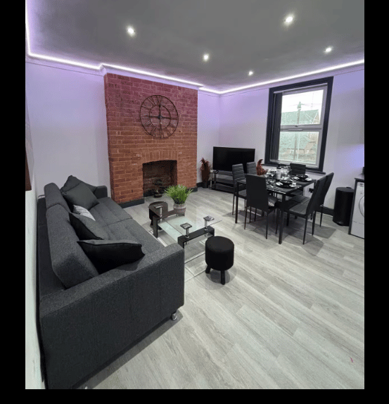 3 Bedroom Holiday Home Reading - image 1