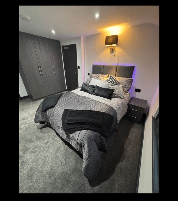 3 Bedroom Holiday Home Reading detail view 3