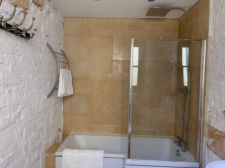 Gloucestershire Regency Villa Apartment detail view 1