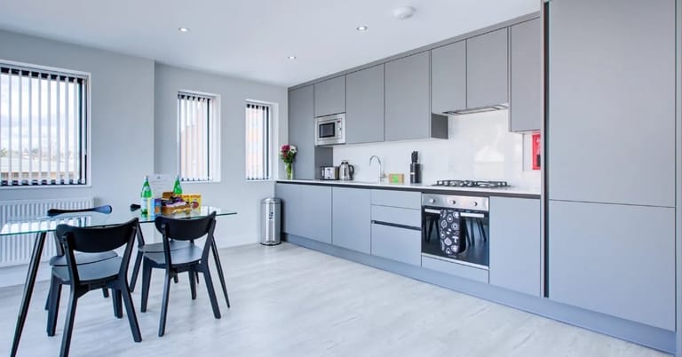 Hybrid Uxbridge Apartments - image 1