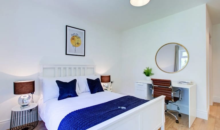 Hybrid New Maiden Apartments - image 1