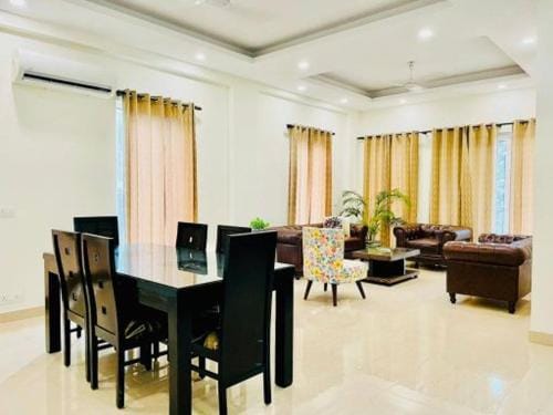 DLF Cyber City Apartments detail view 3