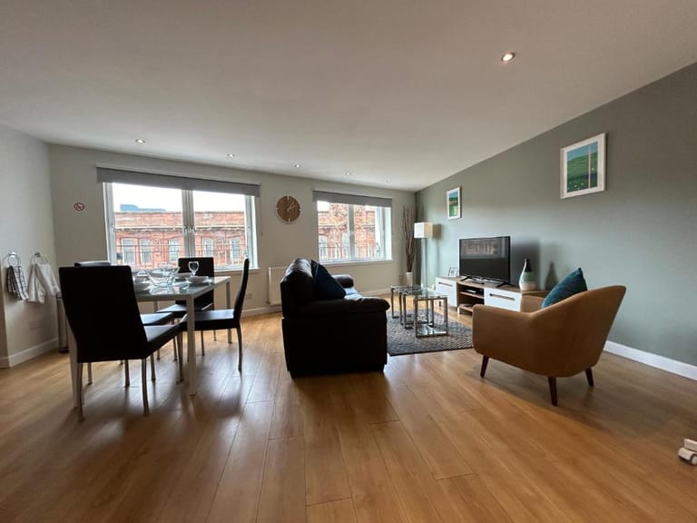 Tolbooth Apartments - image 1