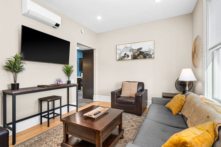 Harris House Suite 2 - image 1