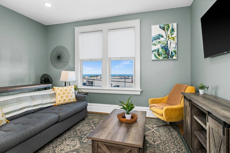 Harris House Suite 4 - image 1