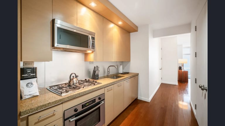 Broadway Apartment detail view 3