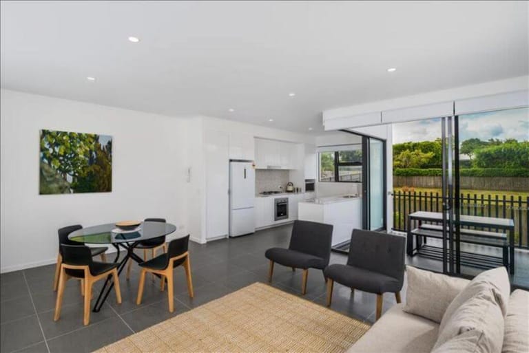 Uptown Apartments - image 1