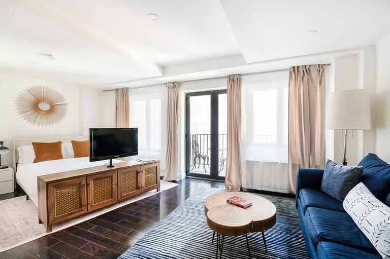 809 9th Ave Studio Apt - image 1