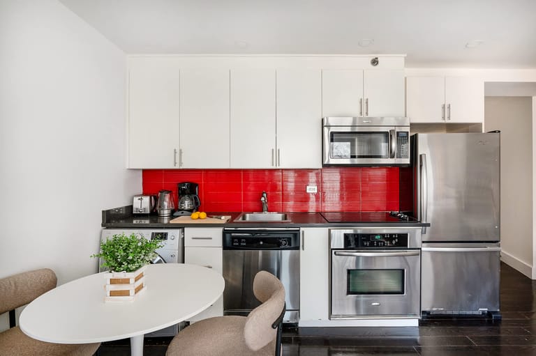 809 9th Ave Studio Apt detail view 4