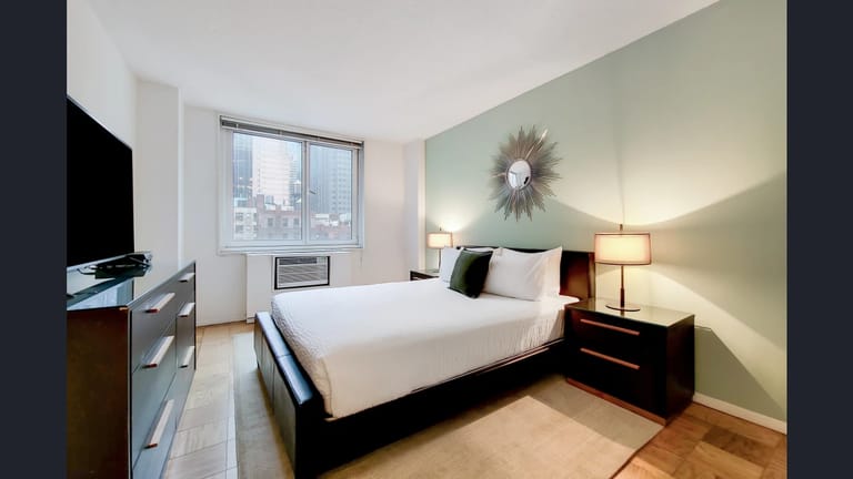230 West 55th Street detail view 4