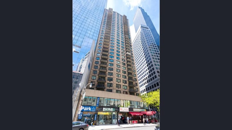 La Premiere 230 West 55th Street - image 1