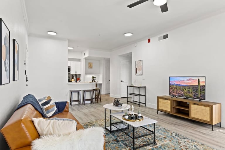 Lazo Apartments - image 1