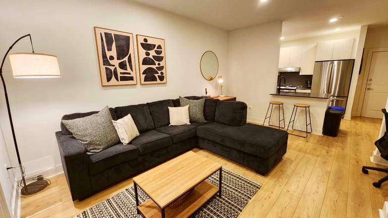 Montrose Spring Apartments - image 1