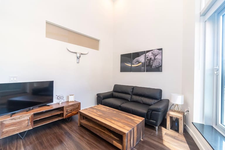 The Jade Apartments - image 1