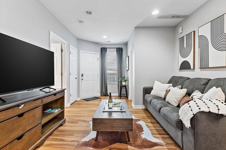 Columbus Park Apartment detail view 4