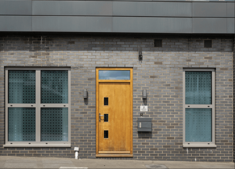 Queens Lodge - image 1
