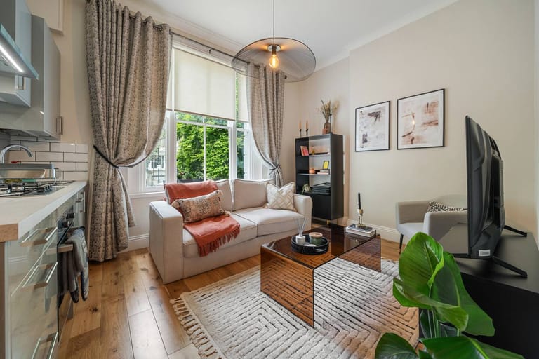 Cambridge Apartment - image 1