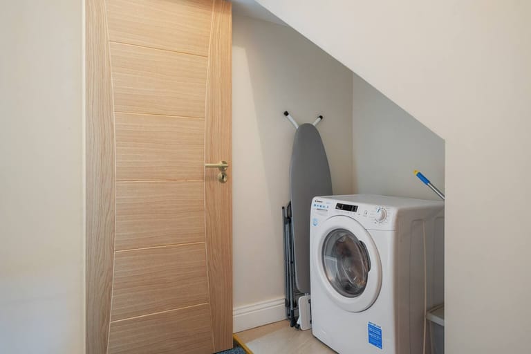 Cambridge Apartment detail view 2