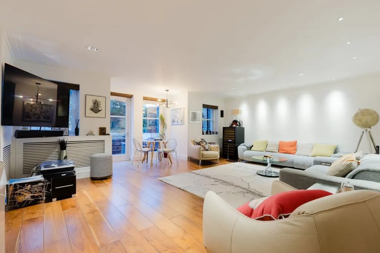 Rosslyn Hill Apartment - image 1