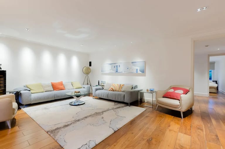 Rosslyn Hill Apartment detail view 1