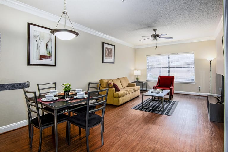 Montierra Apartments - image 1