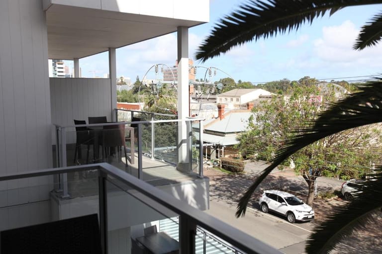 The Palms Apartments detail view 3