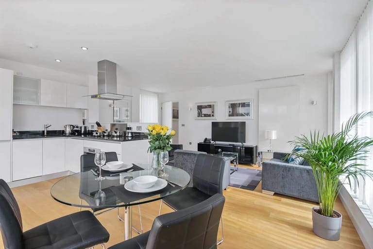 Farringdon Apts - image 1