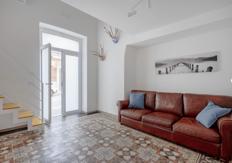 Gabbiano Apartments - image 1