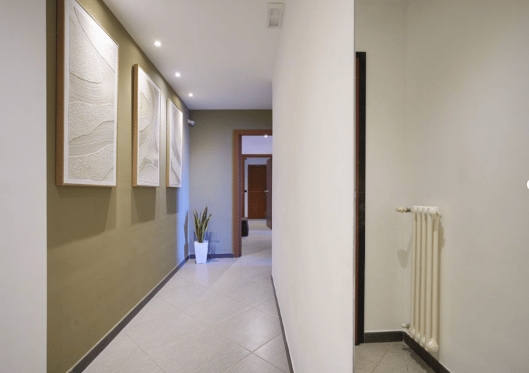Gabbiano Apartments detail view 1