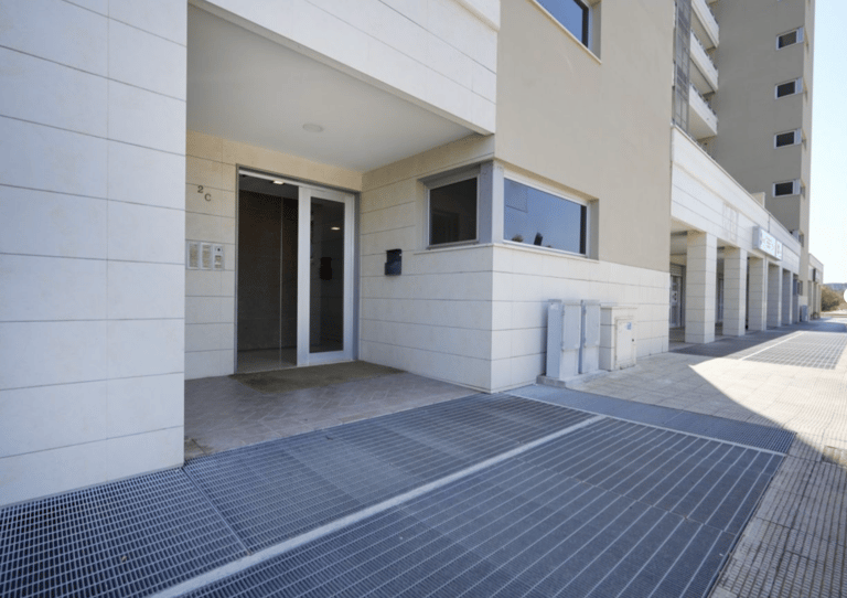 Gabbiano Apartments detail view 3