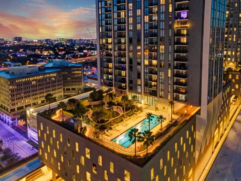 Parkline Apartments detail view 1