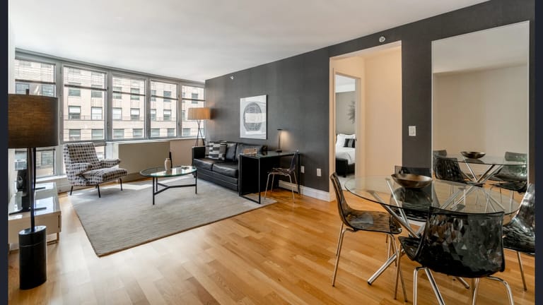 150 East 44th Street detail view 3