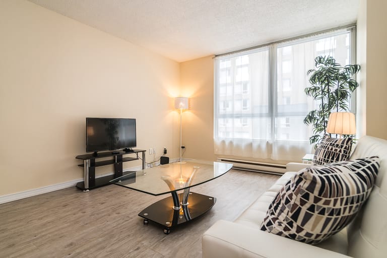 Charlotte Montreal Apartment - image 1