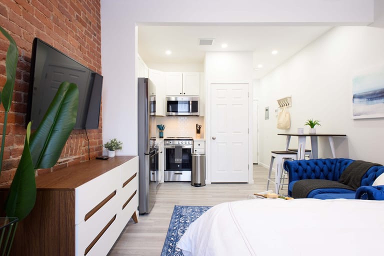 240 E 75th Studio Apartment - image 1
